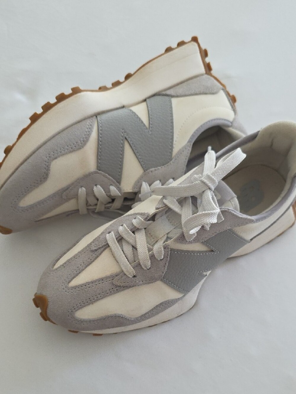 NEW BALANCE 327 Women’s Retro Trainer Sneakers in White and Light Gray - Picture 7 of 9